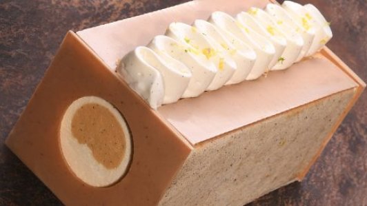Recette : Bûche crémeuse caramel vanille yuzu - Délice &amp; Création
